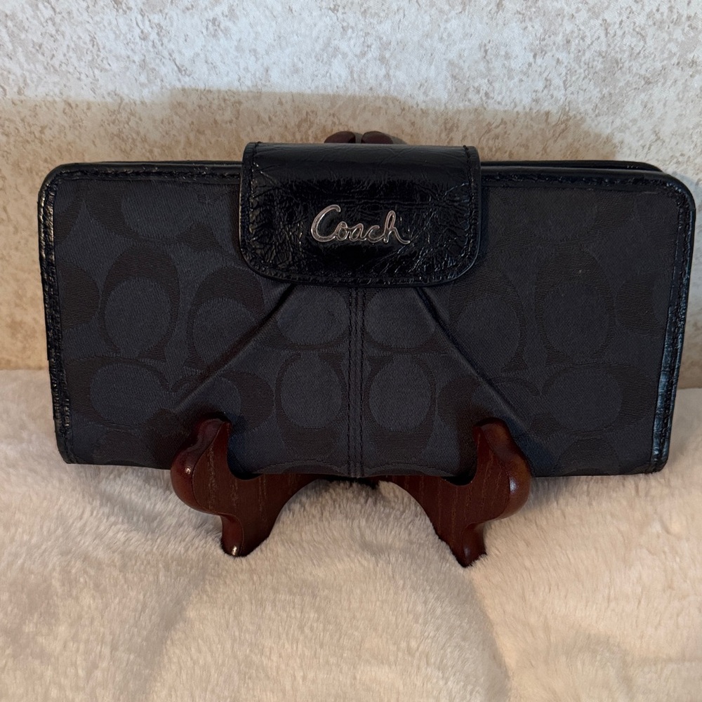 Coach Zoe Vintage Black Signature Continental Wallet with Logo Snap